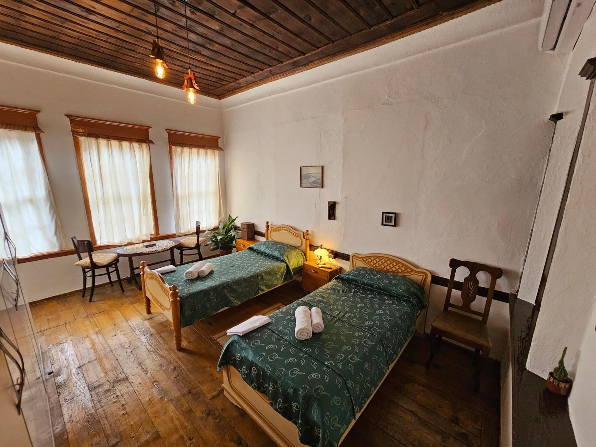 Guest House Panorama Berati Exterior foto