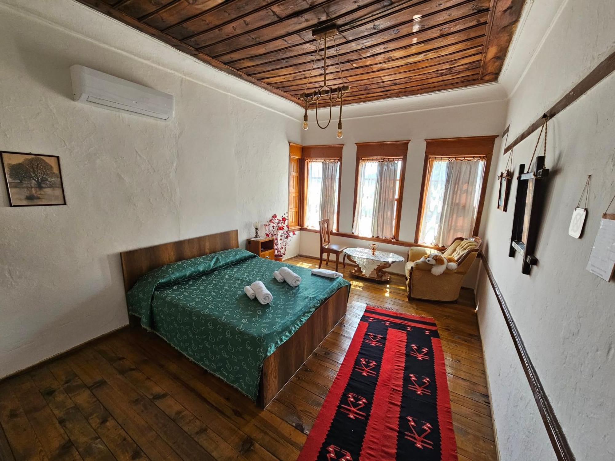 Guest House Panorama Berati Exterior foto