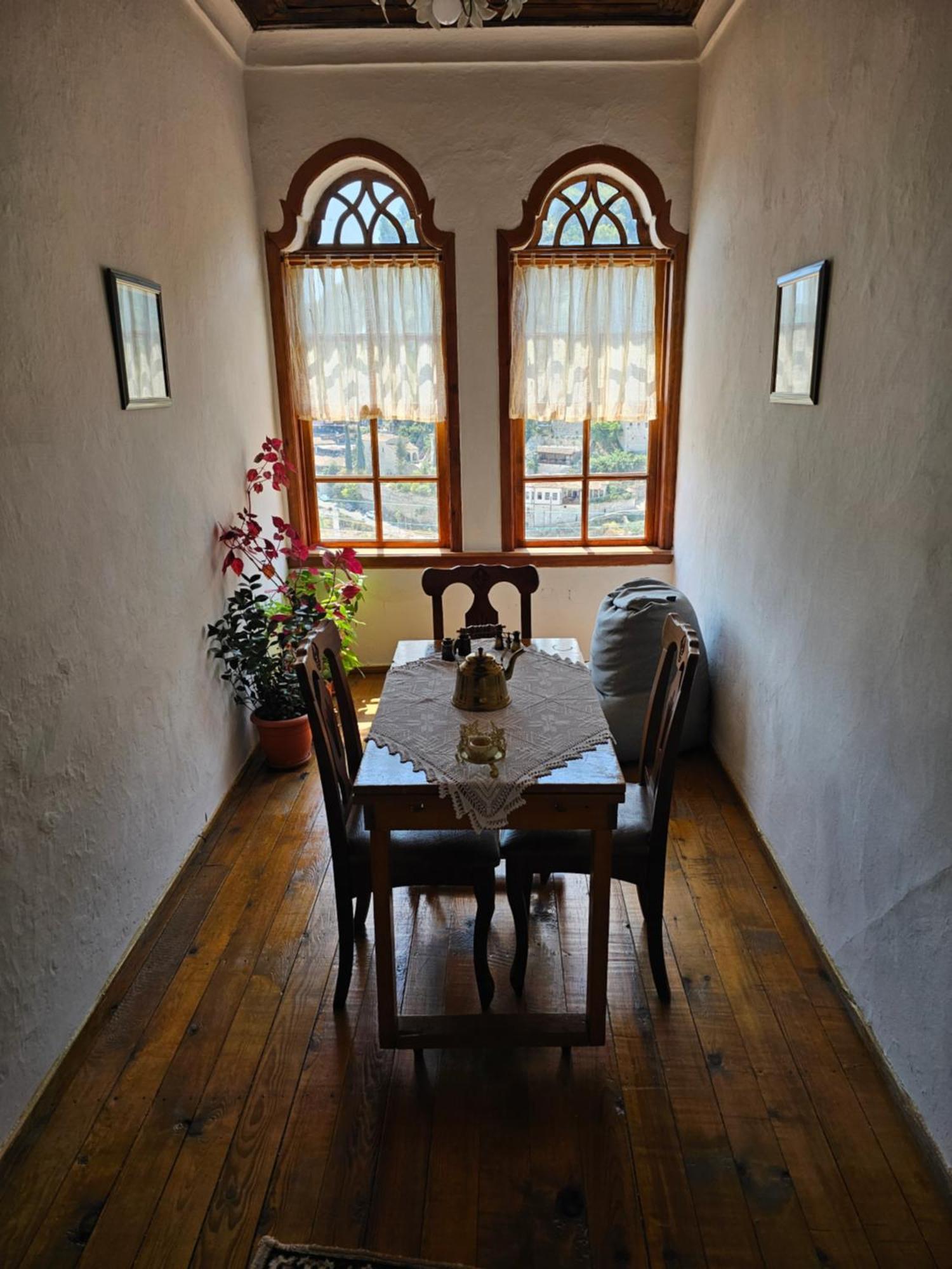 Guest House Panorama Berati Exterior foto